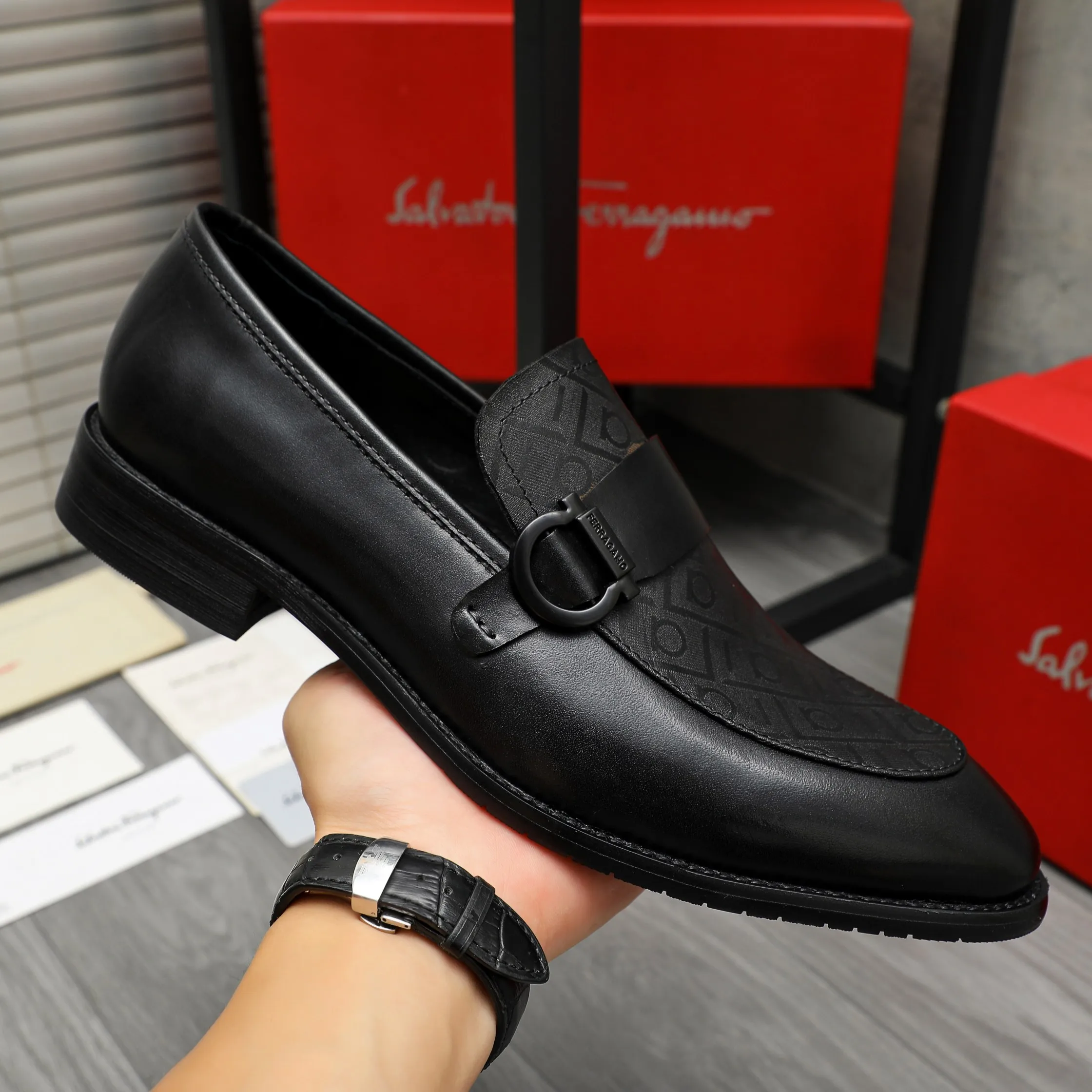 Men's men's shoes💰460 Product trademark: Ferragamo "Ferragamo" business slip-on leather shoes Regular size: 39-44 Product materials: Selected high-quality cowhide upper, cowhide lining, original outsole